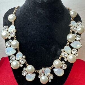 Elegant Pearl and Crystal Necklace